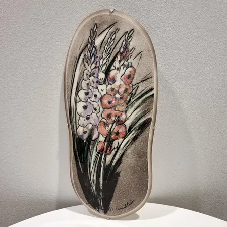 Seinäposliinitaulu Helja Liukko-Sundström, korkeus 39,0cm