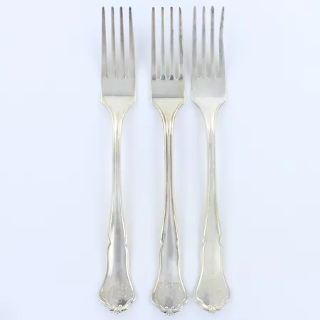 Kolme haarukkaa, Chippendale, kaiverrettu, pituus 180mm, 830, Paino: 98 g