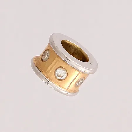 Timanttiriipus 6xn.0.02ct, sisä Ø 4mm, 585 kelta- ja valkokulta,  Paino: 1,9 g