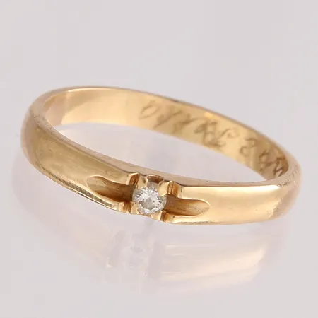 Timanttisormus 1xn.0.05ct, kaiverrettu, runko hieman vääntynyt, koko 18¼, 585 Paino: 3,1 g