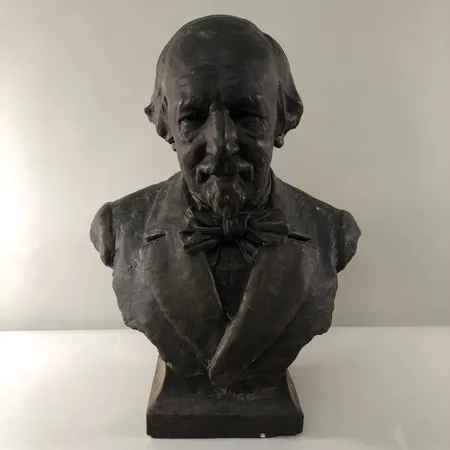 Kipsirintakuva, Topelius Emil Halonen, signeeraus EH 1898, kulumia, 63x50x30cm. Ei postiteta, nouto panttilainaamosta. Ei lähetetä