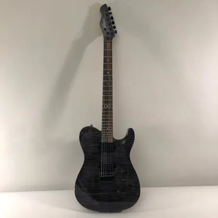 Sähkökitara Chapman ML3 Modern Lunar, sarjanumero IR17120093, Made in Indonesia, iskeymä kaikukopassa, pehmeä laukku. Ota yhteys panttilainaamoon kuljetusmaksuista sopimiseksi.