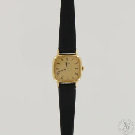 Kultarannekello Seiko quartz nahkarannekkeella, Ø ja pituus 20mm ja 140-175mm, rungossa ja lasissa käytöstä aiheutunutta kulumaa. Ei patteria, 585br, Paino: 14,5g