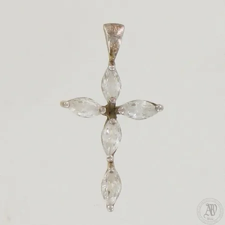 Ristiriipus kivillä, korkeus ja leveys 30mm ja 15mm, 925br,  Paino: 1,4 g