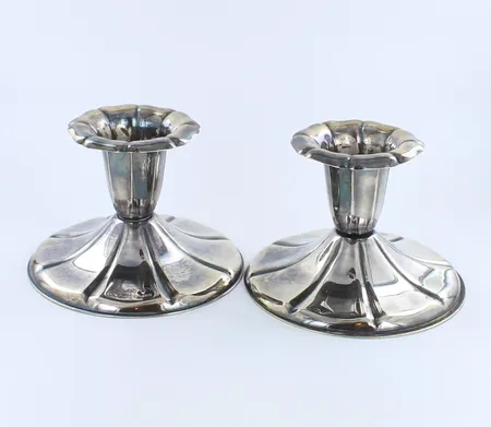Kynttilänjalat, toinen vääntynyt, kaiverrettu, korkeus 55mm, 813br, Paino: 146,3 g