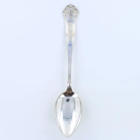 Yksi jälkiruokalusikka, Chippendale, kaiverrettu, pituus 170mm, 813,  Paino: 36,8 g