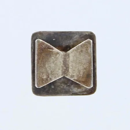 Pinssi, mitat 8,7x8,7mm, 830br,  Paino: 1,1 g