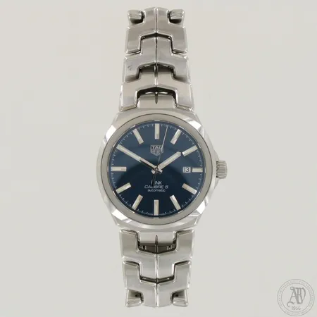 Teräsrannekello Tag Heuer Link Calibre 5, automaatti, taulun Ø 44mm, rannekkeen pituus 185mm, neljä rannekkeen jatkopalaa, taulun reunoilla ja rannekkeessa pieniä käytön jälkiä, laatikko ja takuutodistus.