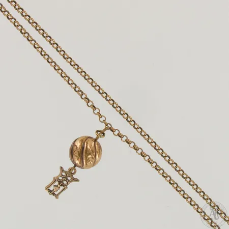 Kaulakoru Kalevala Koru, Neitsyt Marian monogrammi, ketjun pituus 70cm, riipuksen korkeus 60mm, pronssia 
