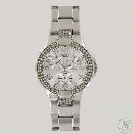 Teräsrannekello Guess, quartz; paristo loppunut, taulun Ø 42mm, rannekkeen pituus 160mm, viisi jatkopalaa, rannekkeessa käytön jälkiä