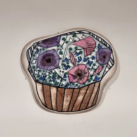 Arabia seinälautanen, Design Heljä Liukko-Sundström, leveys 20cm