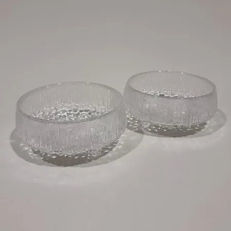 Kaksi jälkiruokakulhoa, Iittala, Ultima Thule, design Tapio Wirkkala, mitat 110x50mm