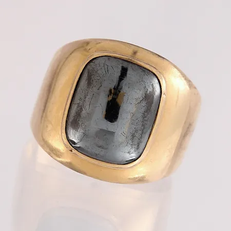 Hematiitti-sormus, kaiverrettu, käytön jälkiä, koko 16¼, 585br,  Paino: 5,1 g