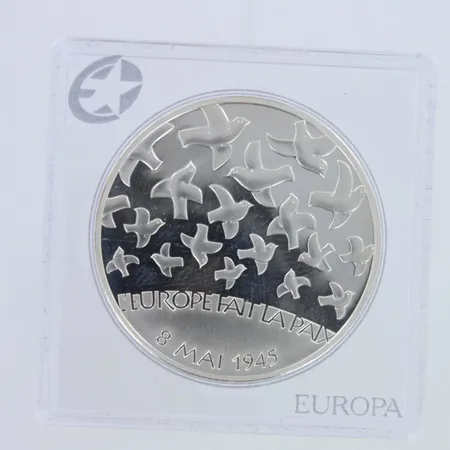 Hopearaha,  1½ Euro (World War II) 2005 , 900,   Paino: 22,3 g