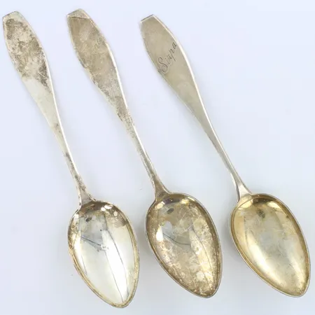 Kolme ruokalusikkaa, kaiverrettu, pituus 162mm, 830,  Paino: 69,5 g