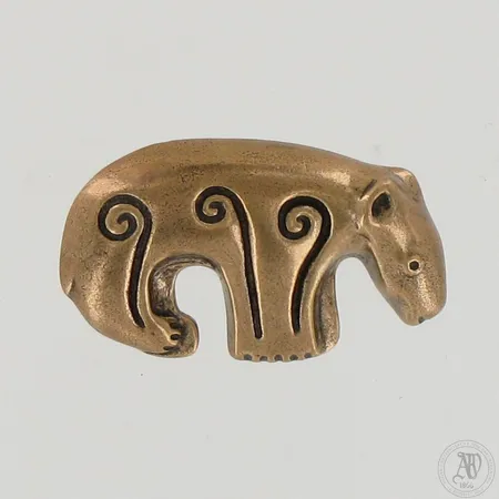 Rintakoru, korkeus ja leveys 20mm ja 30mm, Kalevala Koru, Kalevalan karhu, pronssia. 