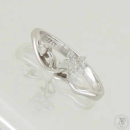 Timanttisormus 7xn.0.02ct, koko 16½, 750 valkokulta,  Paino: 2,1 g