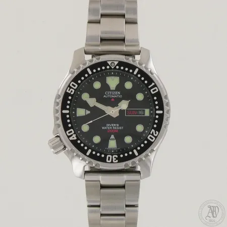 Teräsrannekello Citizen Promaster, automaatti, mallinumero N40040-09E, taulun Ø 40mm, rannekkeen pituus 200mm, mukana laatikko, kuminen vaihtoranneke, yksi jatkopala ja takuutodistus (2 vuoden takuu ostopäivästä, päivätty 30.7.2020)