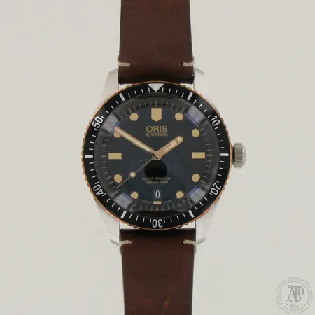 Teräsrannekello Oris Heritage, automaatti, sarjanumero 3674978, ref. 01 733 7707 4354 taulun Ø 44mm, nahkaranneke, rannekkeen pituus 170-205mm, mukana laatikko, käyttöohje ja takuukortti. 