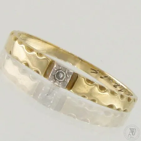 Timanttisormus 1xn.0.01ct, kaiverrettu ja käytön jälkiä, koko 16¾, 585,  Paino: 1,3 g