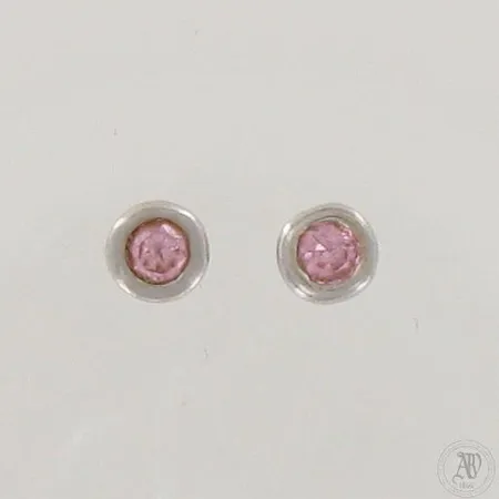 Kivikorvakorut, Ø 4mm, hieman vääntyneet, 925br,  Paino: 0,8 g