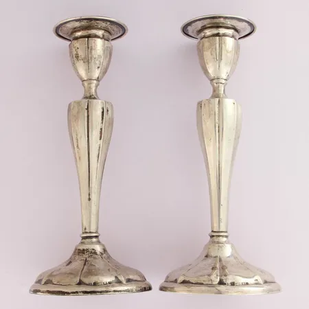 Kynttiläjalat, kaiverrettu, korkeus 16,5cm, vuodelta 1928, 830br,  Paino: 273,6 g