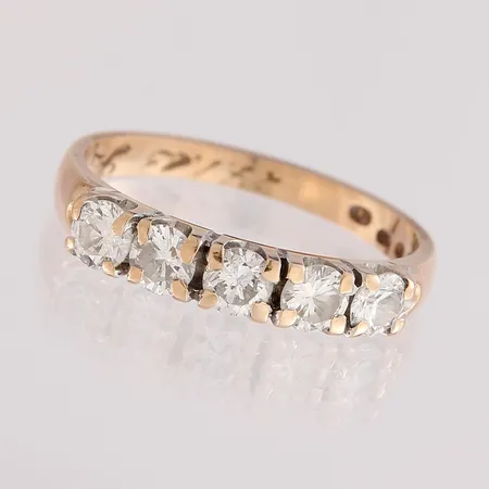 Timanttisormus 5xn.0.16ct, osa kuleteista hiottu, yhdessä timantissa lohkeama, kaiverrettu, koko 17¾, 585, Paino: 2,7 g
