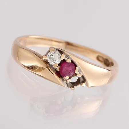 Kivisormus timantilla 1xn.0.05ct, yksi kivi puuttuu, koko 16½, 585br,  Paino: 1,7 g