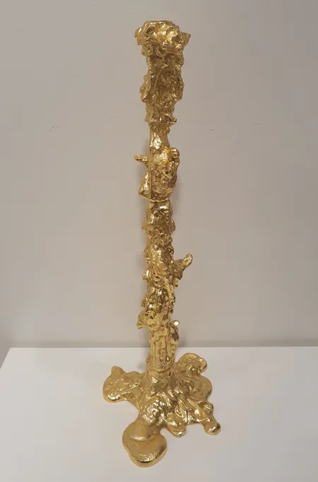 Kynttilänjalka Pols Potten, suunnittelija Pascal Smelik, Drip, korkeus 51cm, metallia joka kullattu, 