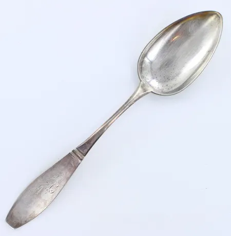 Otinlusikka, kaiverrettu ja käytön jälkiä, pituus 210mm, 813,  Paino: 43,7 g