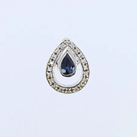 Kiviriipus timanteilla 20xn.0.005ct, keskikivessä lohkeama, korkeus 15mm ja leveys 11mm, leimaamaton, 585br valkokulta,  Paino: 1,1 g