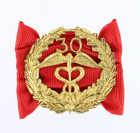 Keskuskauppakamarin ansiomerkki 30 vuotta, korkeus 34mm, leveys 49mm, 830br,  Paino: 6,7 g