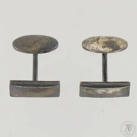 Kalvosinnapit, korkeus ja leveys 20mm ja 10mm, valmistettu 1954, 813br,  Paino: 12,3 g