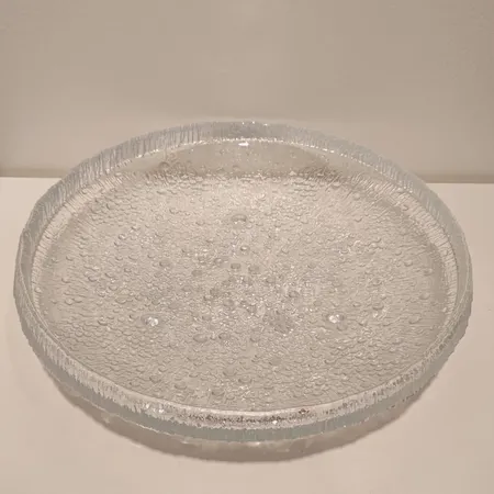 Tarjoilulvati, Ultima Thule, iittala, 2332-370-00, Ø37cm, korkeus 7cm Lähetetään postipakettina.