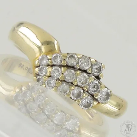 Timanttisormus 16xn.0.02-0.04ct, kaiverrettu, koko 17¾, 585,  Paino: 3,4 g