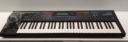 Syntetisaattori Roland Juno DI , virtalähde, Ei lähetetä, nouto ainastaan myymälästä