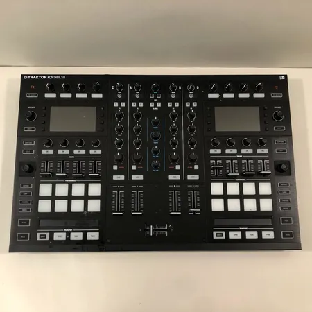 Native Instruments Traktor Kontrol S8 DJ-ohjain
