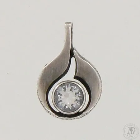 Kiviriipus, korkeus 15mm ja leveys 10mm, tekijäleima KL eli Karl Laine, 925br,  Paino: 1,3 g
