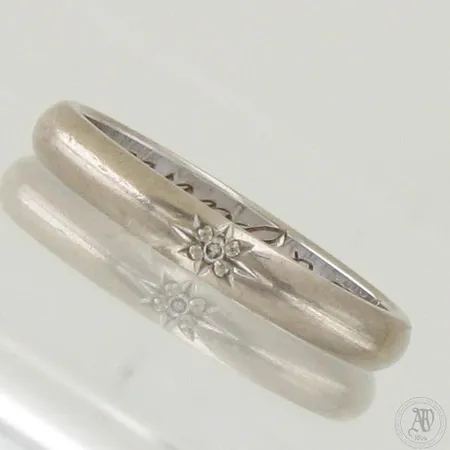 Timanttisormus 1xn.0.01ct, koko 17, kaiverrettu, 585 valkokulta,  Paino: 2,8 g
