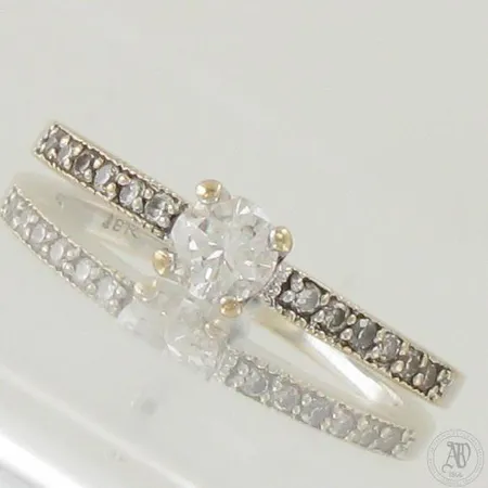 Timanttisormus 12xn.0.005ct 1xn.0.27ct, koko 15,¾, 750,  Paino: 2,3 g