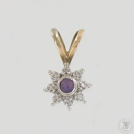 Kiviriipus timanteilla 8xn.0.005ct, korkeus 15mm, 585br, Paino: 1 g