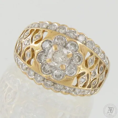 Timanttisormus 12xn.0.005ct 22xn.0.01ct 8xn.0.04ct 1xn.0.30ct, koko 17¼, 750, paino 6,4g Paino: 6,4 g