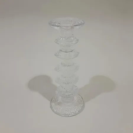 Kynttilänjalka Iittala, Festivo, design Timo Sarpaneva, korkeus 210mm Lähetetään postipakettina.