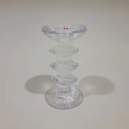 Kynttilänjalka Iittala, Festivo, design Timo Sarpaneva, korkeus 145mm Lähetetään postipakettina.