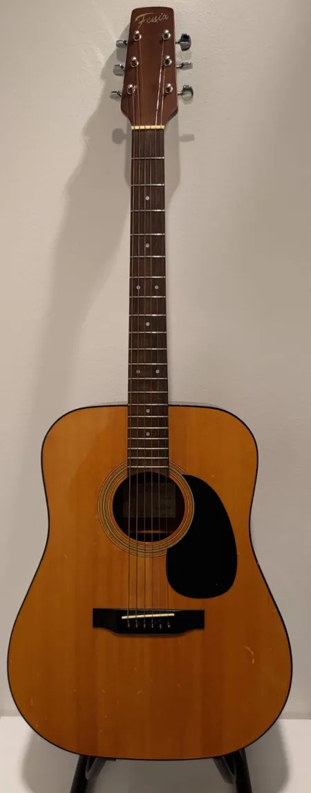 Akustinen kitara Fenic D-40M, talla viallinen, S:N 19910007, viallinen pehmeä pussi 