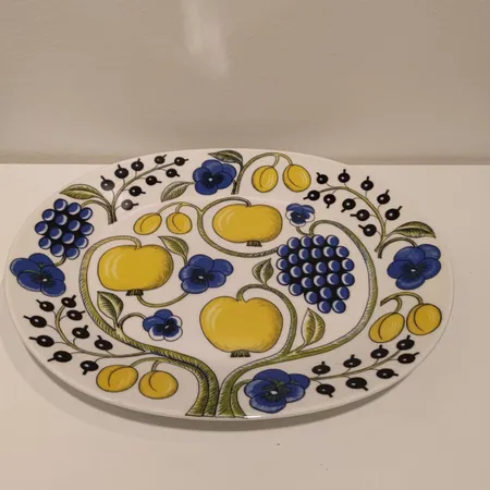 Tarjoiluastia, Arabia Paratiisi, mitat 31x35cm Lähetetään postipakettina.