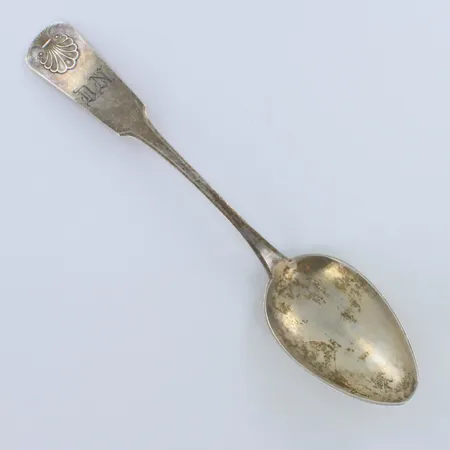 Jälkiruokalusikka, musla, kaiverrettu, pituus 168mm, 813h,  Paino: 26,1 g