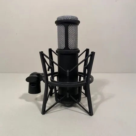 Kondensaattorimikrofoni Recording Tools MC-900 ja teline. 