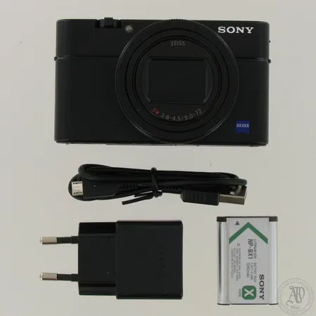 Digitaalikamera Sony RX100 VI, Exmar R5 4K Cyber-shot, akku, USB-johto, ohjekirjat ja ostokuitti 18.9.2021.  Lähetetään postipakettina.