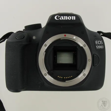 Digitaalikamera Canon EOS 1200D, akku ja USB-johto. Ei ole testattu toimivuutta. 